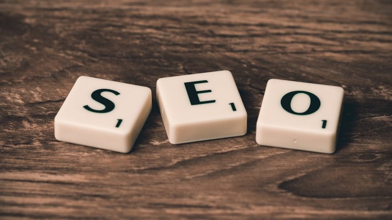 ChatGPT Ads, Claude’s Ad-Free Promise and What It Means for PrestaShop Marketing